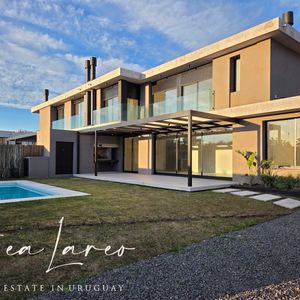 Moderna Casa A Estrenar En Alquiler En Barrio Parques