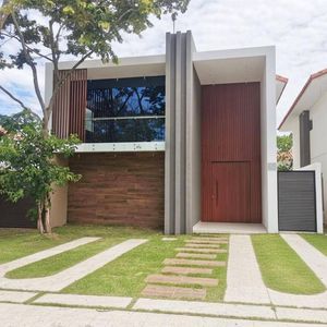 Amplia Casa, Cond. Bosques De La Colina, Zona Nortte