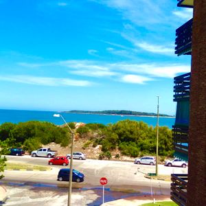 Apartamento Frente Al Mar Parada 15 De La Playa Mansa. Edificio Euromar.