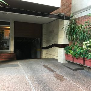 Venta Garaje En Punta Carretas Sobre Roque Graseras