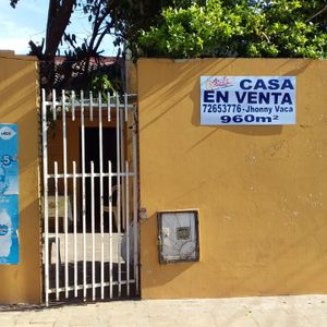 Vendo 2 Casas Juntas Sobre La Av. Cumavi, Antes De Llegar Al 8 Anillo