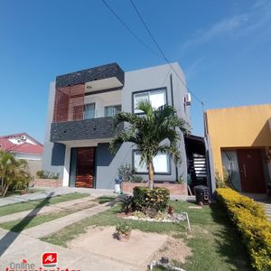 Amplica Casa En Venta En Condominio