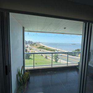 Alquiler De Apartamento En Malvin 3 Dormitorios, 2 Baños Y Doble Cochera