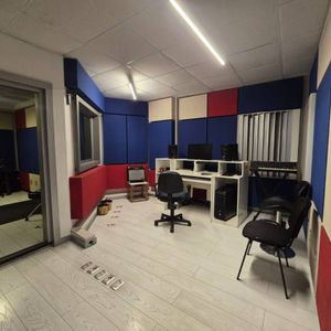 Local Comercial Con Estudio De Musica Equipado En Venta - Av. Arce