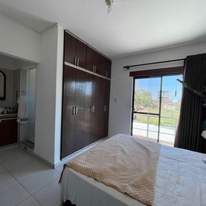 Zona Norte Casa En Venta - Av. 2 De Agosto Entre 4to Y 5to Anillo