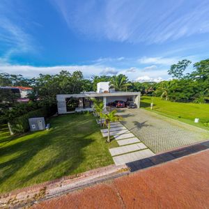 Casa De Lujo En El Urubo 