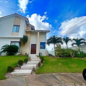 Casa En Venta - Sc La Colinas Urubo