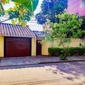 Amplia Casa Comercial En Venta