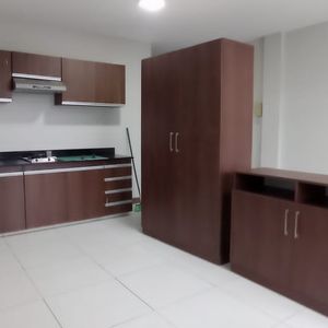 Monoambiente En Alquiler  Av. Busch Entre 3do. Y 4er. Anillo. 