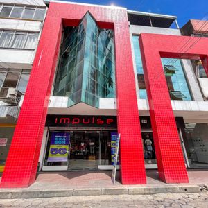 Amplio Local Comercial En Alquiler Una Cuadra De La Plaza Principal 