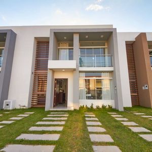 A Estrenar Casa De 4 Dorms. En Condominio Av Banzer Km 8 1/2