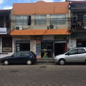 Casa Comercial En Zona De Imprentas