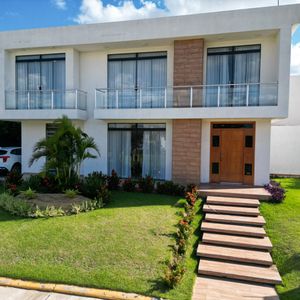 Casa Exclusiva En Venta En Urubó Village – Módulo 5
