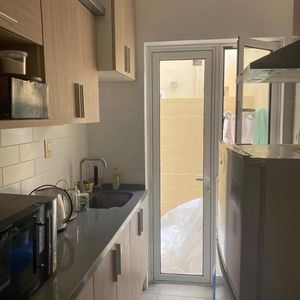 Apto En Venta Con Renta 2 Dormitorios, 1 Baño, Patio-tres Cruces