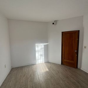 Casa En Alquiler, 2 Dormitorios, 1baño. Malvin.