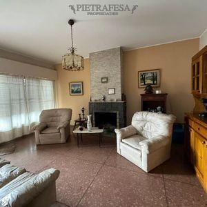 Casa En Venta 4 Dormitorios, 1 Baño, Patio-aires Puros