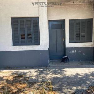 Casa Y Local A Reciclar En Venta, 2 Dormitorios- La Teja