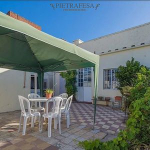 Casa En Venta 4 Dormitorios, 2 Baños, Garaje-unión