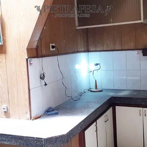 Casa De Altos En Venta, 4 Dormitorios, 1 Baño, Azotea-cordón