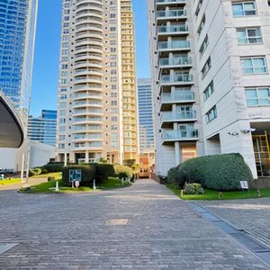Apartamento En Torres Náuticas - Amueblado, 3 Dormitorios, 2 Baños, Terraza, Garaje. Pocitos.