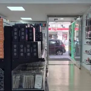 Local En Zona Centro, 1 Baño, Cocina, Depósito.