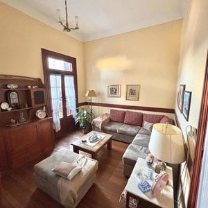 Casa Ph En Venta En Pocitos, 3 Dormitorios, 1 Baño, Terraza.