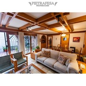 Casa En Punta Carretas 445m², 3 Dorm + Servicio + Escritorio, 3 Baños, 2 Gge, Fondo, Parrillero