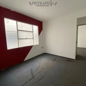 Oficina En Alquiler, 1 Privado, 1 Baño. Ciudad Vieja.