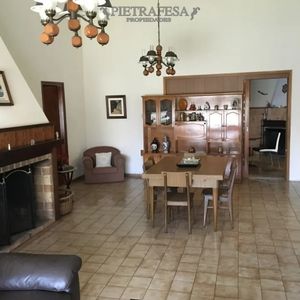 Casa En Venta Con Renta 4 Dormitorios 2 Baños Con Garaje Y Patio- Av. San Martín - Cerrito