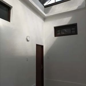 Casa En Venta Con Renta, 5 Dormitorios, 1 Baño, Patio, Cochera. Cordón.
