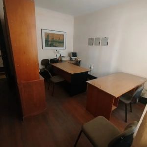 Oficina En Alquiler, 1 Baño. Amueblada. Ciudad Vieja.