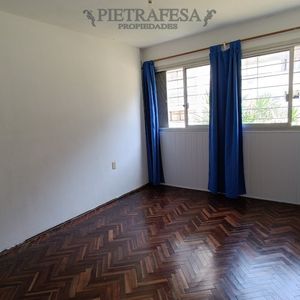 Apto Venta Con Renta En Planta Baja 4 Dormitorios 1 Baño Con Estacionamiento- Ee 71 - Malvin Norte