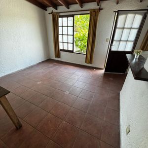 Apartamento En Venta Con Renta, 1 Dormitorio, 1 Baño, Patio, Cochera, Barbacoa. Malvin.