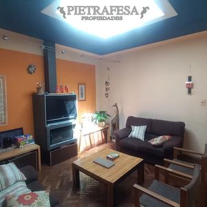Casa En Venta, 3 Dormitorios, 2 Baños, Patio Con Parrillero. Punta Carretas.