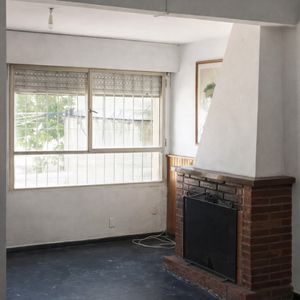 Casa En Venta, 3 Dormitorios, 1 Baño, Patio Con Parrillero. La Blanqueada.