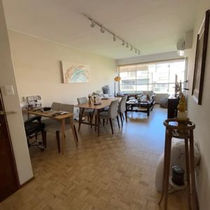 Apartamento En Venta, 2 Dormitorios, Baño, Servicio Completo, Balcón, Garaje. Pocitos.