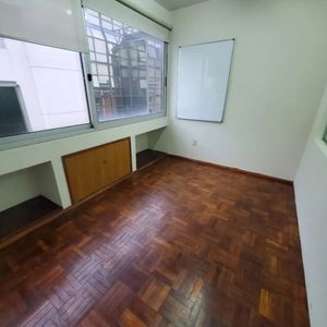 Oficina En Alquiler, 1 Privado, 1 Baño. Ciudad Vieja.