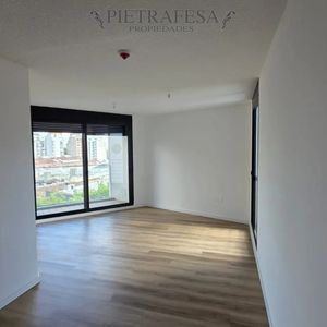 Apartamento En Alquiler, 2 Dormitorios, 1 Baño, Terraza, Garaje. Cordón.