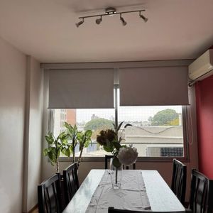 Apartamento En Alquiler, 2 Dormitorios, 1 Baño, Terraza. Amueblado. Parque Batlle.