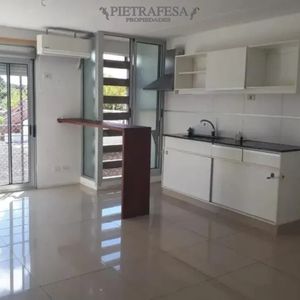 Apartamento En Alquiler, 2 Dormitorios, 1 Baño, Terraza Con Parrillero, Garaje Doble. Pocitos.