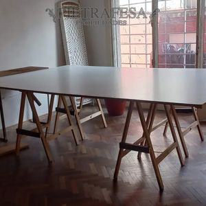 Apartamento En Alquiler, 4 Dormitorios, 2 Baños, Patio. La Comercial.