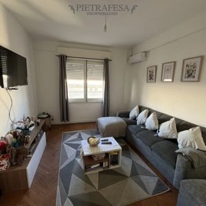 Apartamento En Alquiler, 3 Dormitorios, 2 Baños, Terraza. Equipado. Ciudad Vieja.