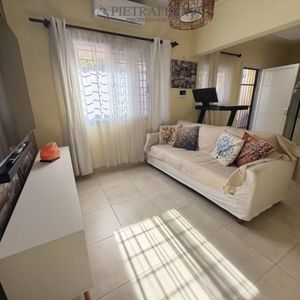 Casa En Venta, 2 Dormitorios, 1 Baño, Patio, Garaje. La Blanqueada.