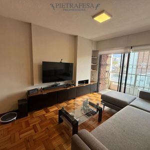 Apartamento En Alquiler, 2 Dormitorios, 1 Baño, Terraza, Garaje Doble. Equipado. Pocitos.