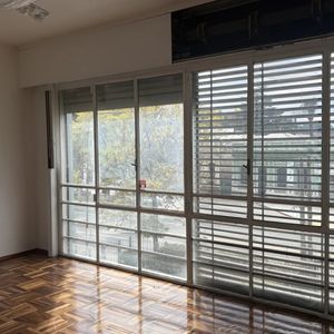 Apartamento En Alquiler, 2 Dormitorios, 1 Baño, Terraza, Garaje. Prado.