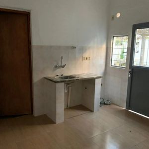 Apartamento En Alquiler, 2 Dormitorios, 1 Baño, Patio, Cochera. Peñarol.