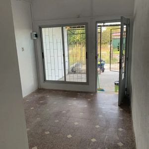 Apartamento En Alquiler, 2 Dormitorios, 2 Baños, Patio, Cochera. Peñarol.