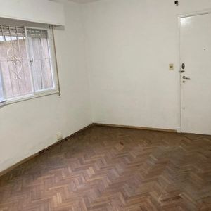 Apartamento En Alquiler, 1 Dormitorio, 1 Baño, Patio. La Blanqueada.