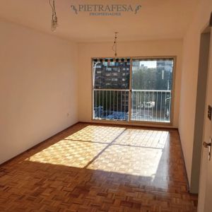 Apartamento En Alquiler, 2 Dormitorios, 2 Baños, Cochera. Pocitos.