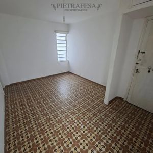Apartamento En Alquiler, 1 Dormitorio, 1 Baño, Patio. Ciudad Vieja.